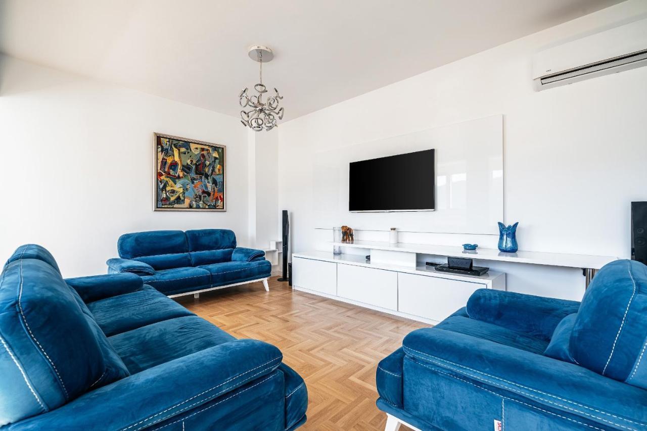 Hanalux Apartment *